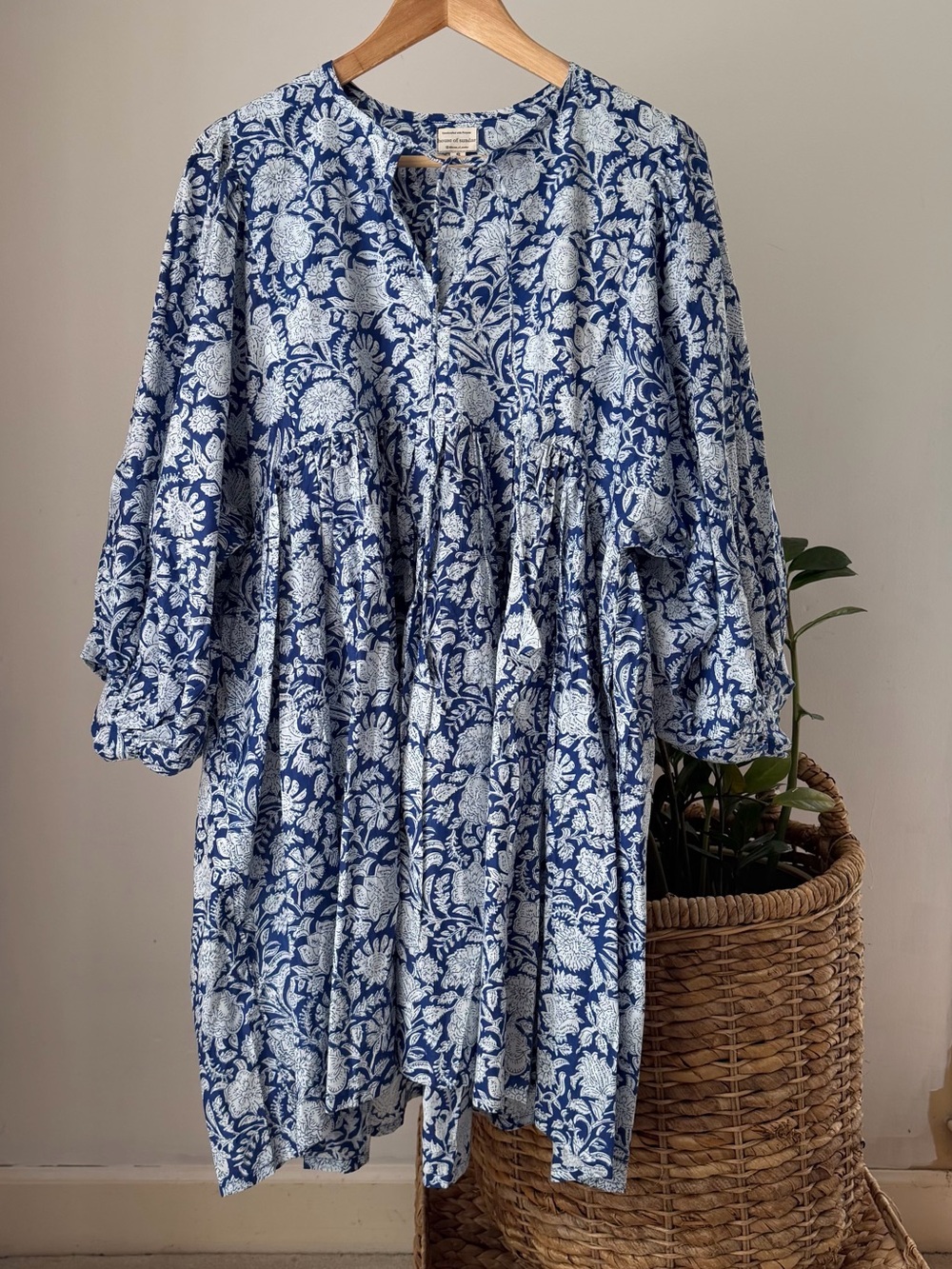 NEW Women's HOUSE OF SUNDAR Maya Dress White Blue Iris Floral Print Size Small S